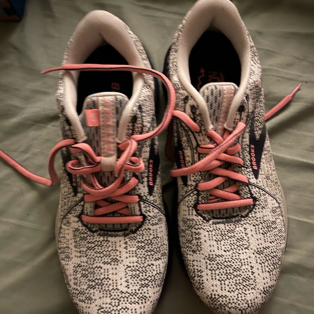 Brooks Women's Pink and Black Running Shoes - Picture 2 of 5